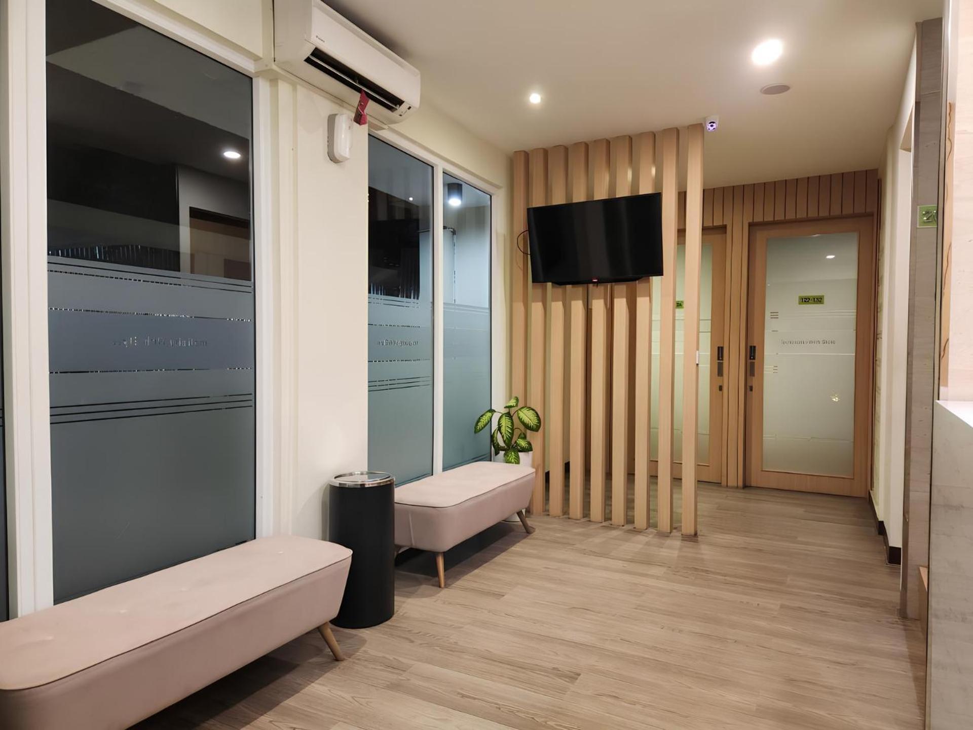 Whiz Capsule Hotel Thamrin Jacarta Exterior foto